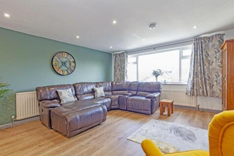 Open Plan Living/breakfasting kitchen