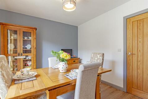 Dining Room/Bedroom 4