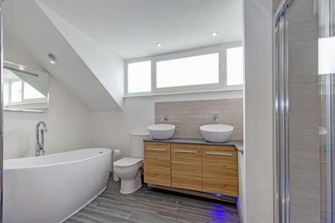 Exquisite En-Suite Bathroom