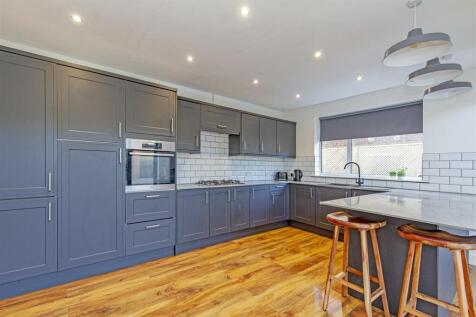 Impressive Open Plan Kitchen/Dining/Living Room