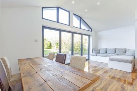 Impressive Open Plan Kitchen/Dining/Living Room