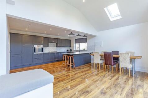 Impressive Open Plan Kitchen/Dining/Living Room