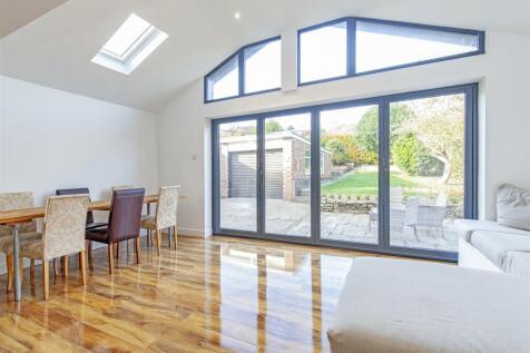 Impressive Open Plan Kitchen/Dining/Living Room