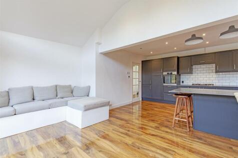 Impressive Open Plan Kitchen/Dining/Living Room
