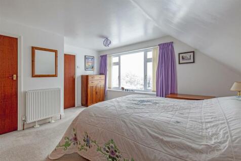Bedroom 1-2.jpg