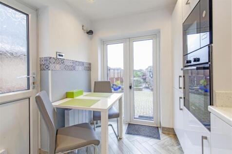 Splendid Breakfast Kitchen
