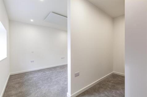 Bedroom 1-1.jpg