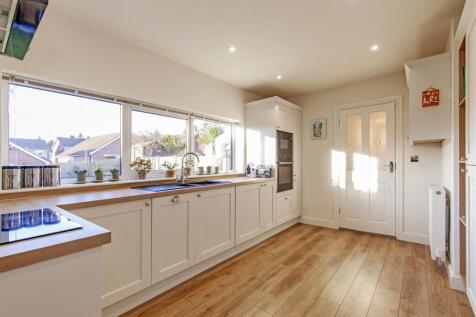Superb Re-fitted Kitchen