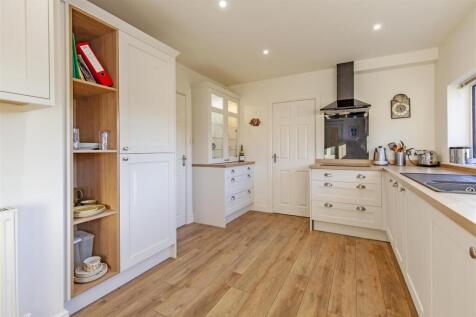 Superb Re-fitted Kitchen