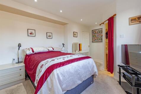 Front Double Main Bedroom