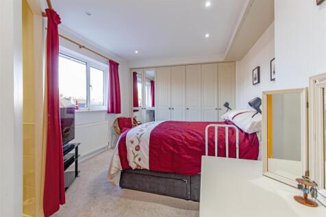 Front Double Main Bedroom