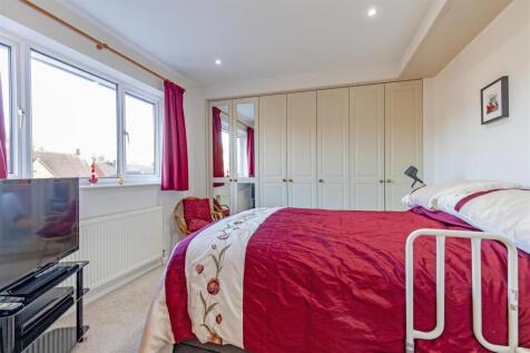 Front Double Main Bedroom