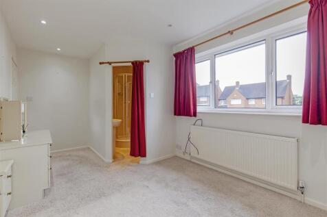 Front Double Main Bedroom