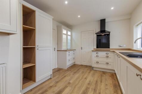Superb Re-fitted Kitchen