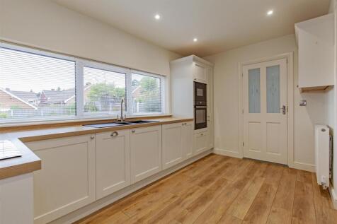 Superb Re-fitted Kitchen