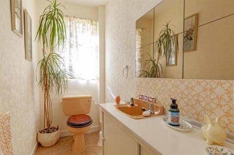 Cloakroom/WC