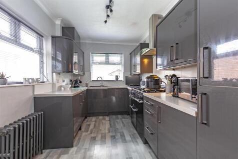 Superb Re-Fitted Kitchen