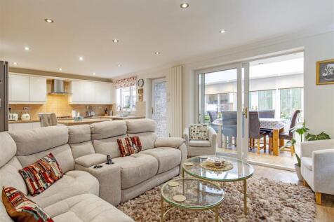 Fabulous Open Plan Kitchen/Dining/Living