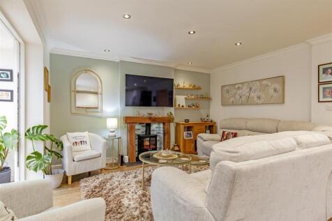 Fabulous Open Plan Kitchen/Dining/Living