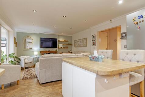 Fabulous Open Plan Kitchen/Dining/Living