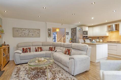 Fabulous Open Plan Kitchen/Dining/Living