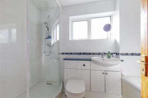 Exquisite Family Bathroom
