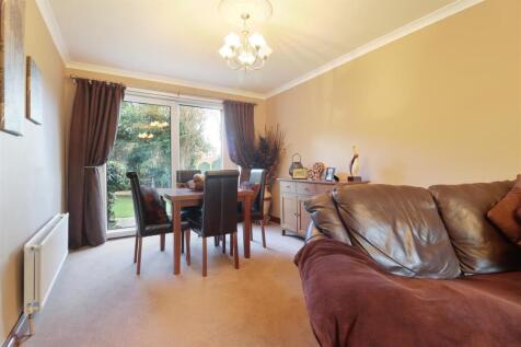 Lounge/ Dining Room