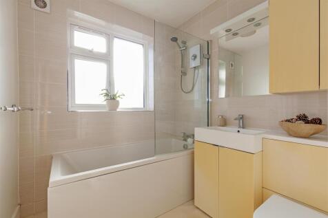 Exquisite Family Bathroom