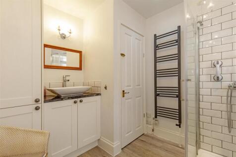 Exquisite Family Bathroom