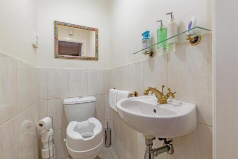 Half Tiled Cloakroom/WC