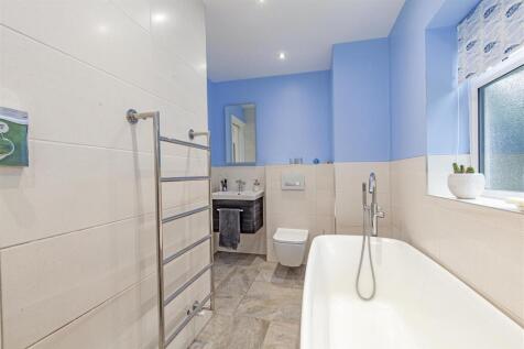 Exquisite En-Suite Shower Room
