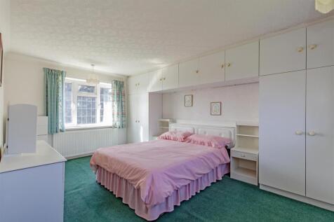 Bedroom 1-1.jpg