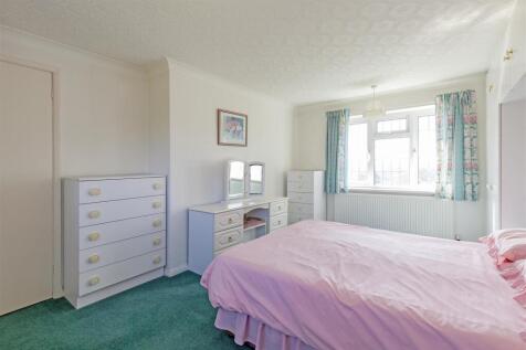 Bedroom 1-2.jpg