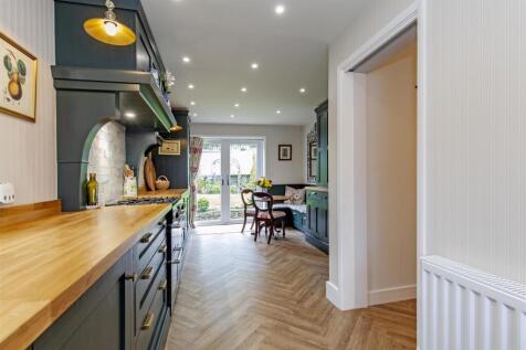 Fabulous Bespoke Dining Kitchen