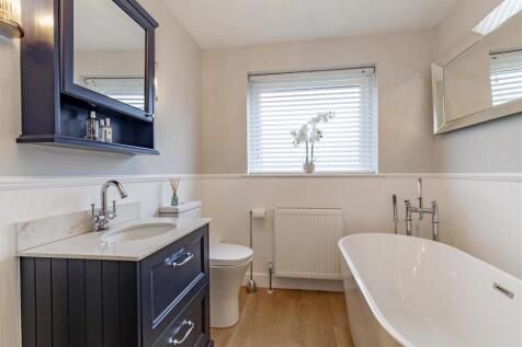 Exquisite Family Bathroom