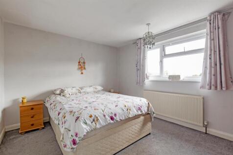 Bedroom 1-1.jpg