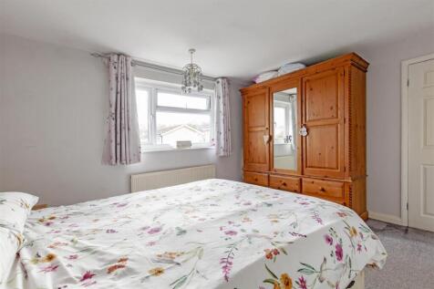 Bedroom 1-2.jpg