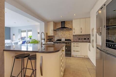 Stunning Open Plan Living/Dining/Kitchen