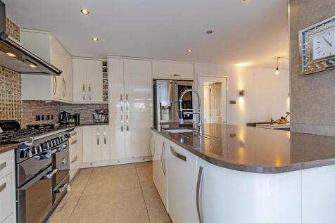 Stunning Open Plan Living/Dining/Kitchen