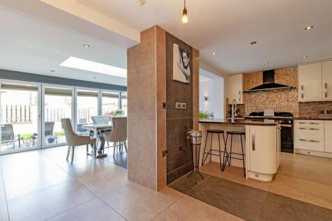 Stunning Open Plan Living/Dining/Kitchen