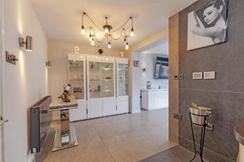 Stunning Open Plan Living/Dining/Kitchen