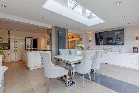 Stunning Open Plan Living/Dining/Kitchen