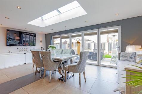 Stunning Open Plan Living/Dining/Kitchen