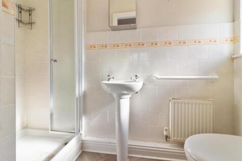 Partly Tiled En - Suite
