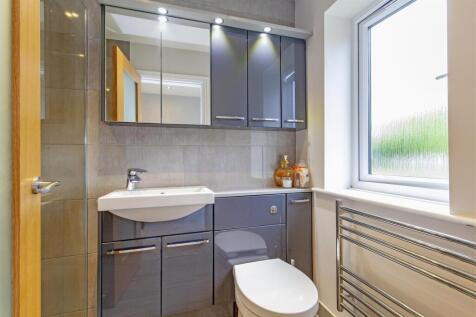 Exquisite En-Suite Shower Room