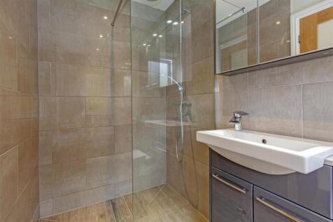 Exquisite En-Suite Shower Room