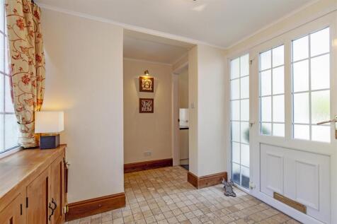 Entrance Hall-1.jpg