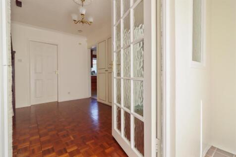 Spacious Entrance Hall