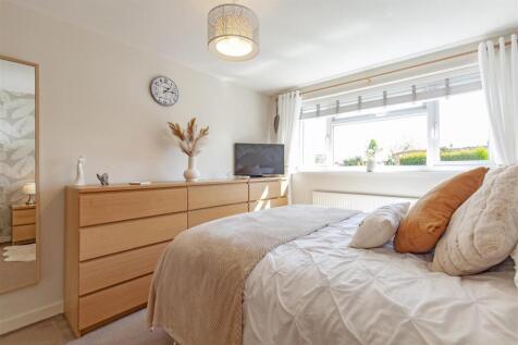 Rear Main Bedroom 1