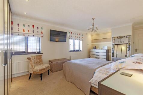Bedroom 1-1.jpg